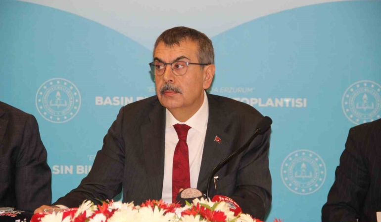 Bakan Tekin: "Hedefimiz 19 Ağustos’ta kazmanın vurulmasını sağlayacak takvimi hayata geçirmek"