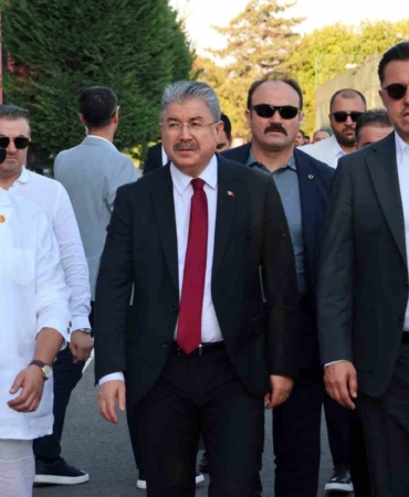 Vali Yılmaz ve Milletvekili Hatipoğlu, Eskişehirspor’u ziyaret etti