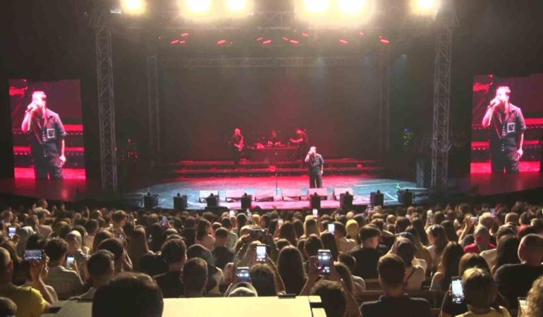 Poizi, Bursa Festivali’nde hayranlarını coşturdu
