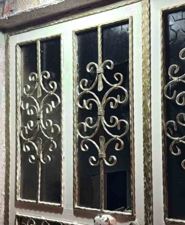 Eskişehir’de aile içi kavgada evinin camlarını kıran şahıs aracıyla kaçtı