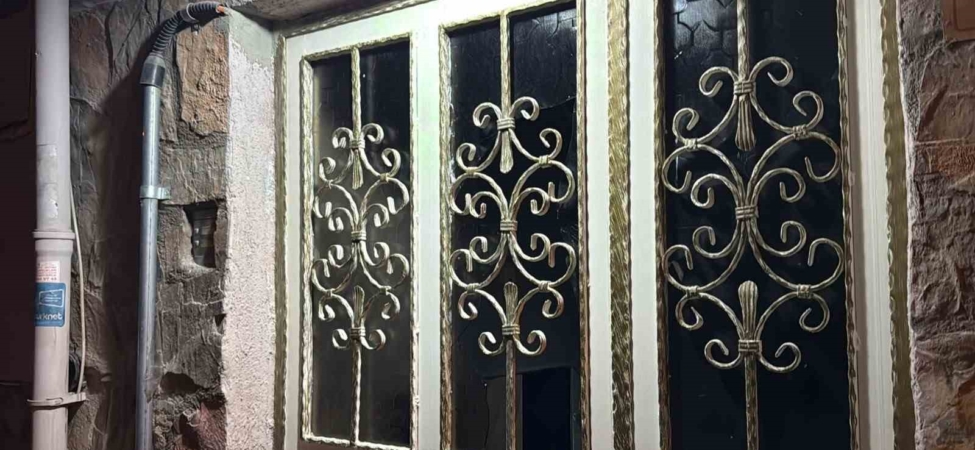 Eskişehir’de aile içi kavgada evinin camlarını kıran şahıs aracıyla kaçtı