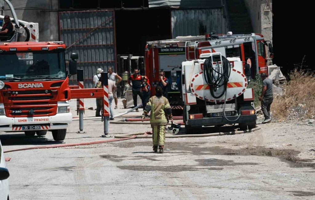 Bayraklı’daki yangın büyümeden kontrol altına alındı