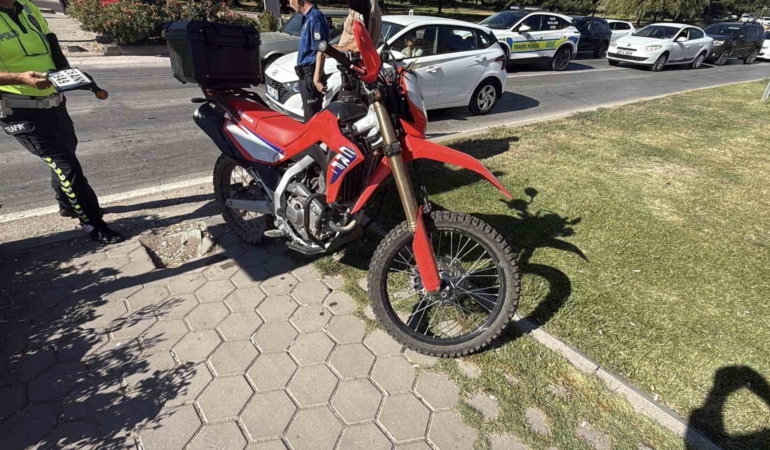 Otomobil ile motosiklet çarpıştı: 1 yaralı