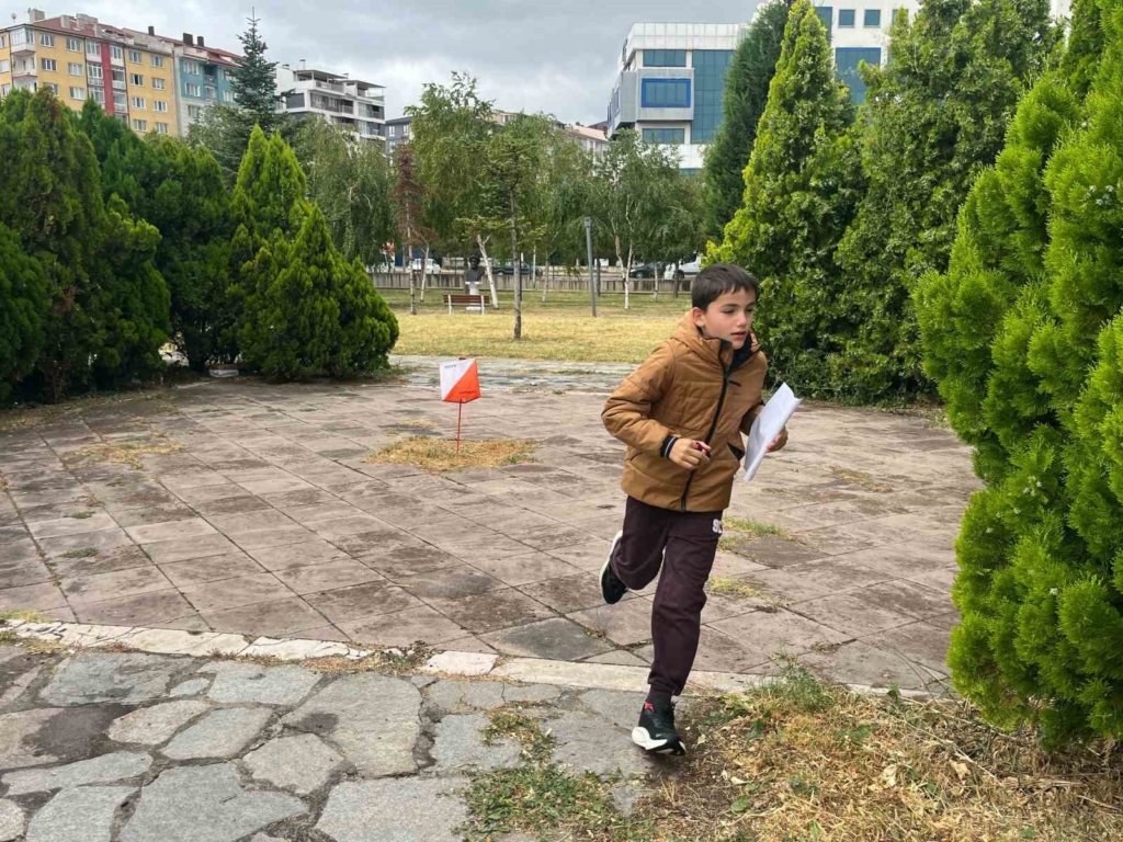 Sağanak yağmur oryantiring heyecanını durduramadı