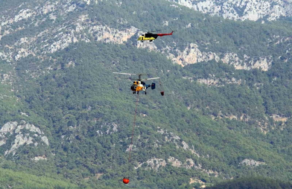 Antalya Valisi Şahin: "Kumluca’da yangın sebebiyle 50 ev tedbir amaçlı boşaltıldı"