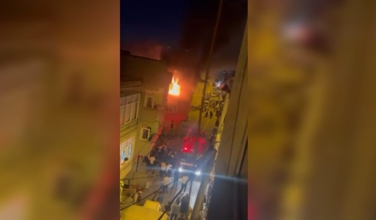 Küçükçekmece’de metruk binada yangın paniği