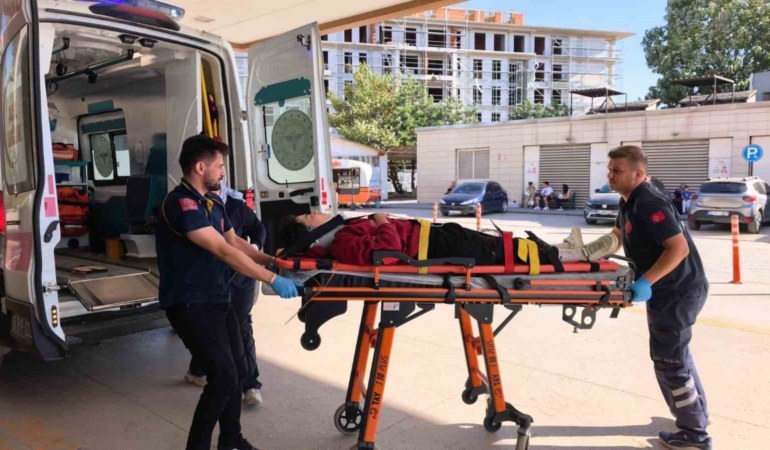 Bursa’da kontrolden çıkan motosiklet dere yatağına uçtu: 1 yaralı