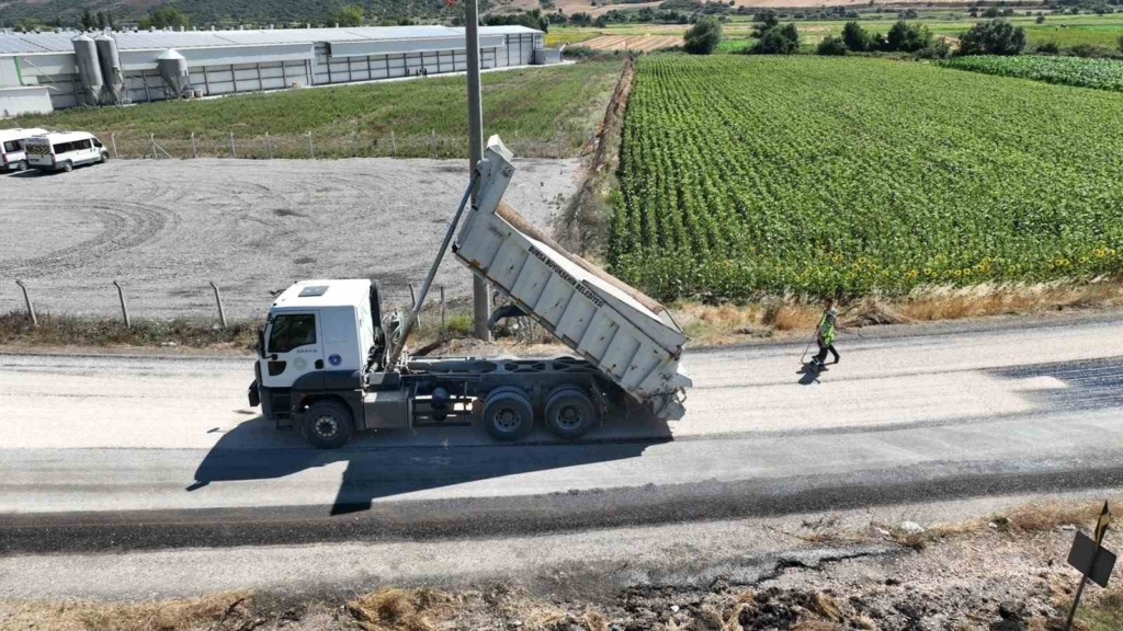 Karacabey ve Mustafakemalpaşa’da yollar yenileniyor