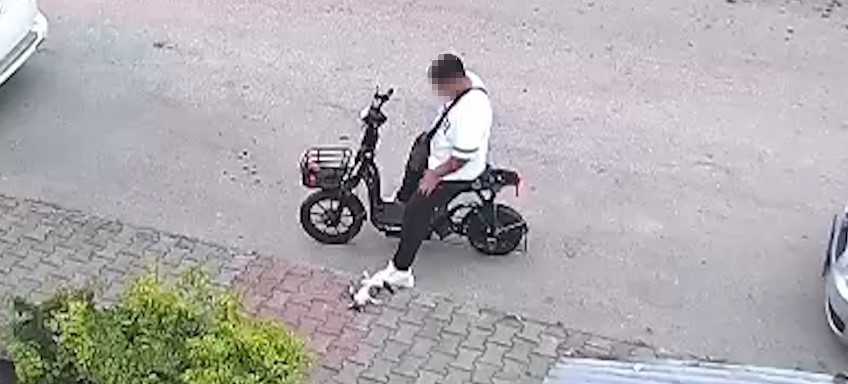 AW760857_03