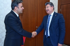 Valimiz Dr. Erdinç Yılmaz, Eskişehir İl Göç İdaresi Müdürlüğüne atanan Özkan Çetin’i makamında kabul etti
