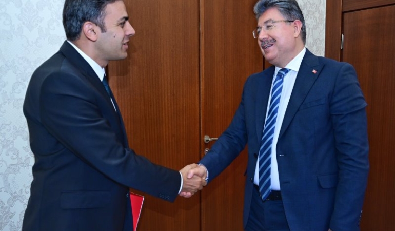 Valimiz Dr. Erdinç Yılmaz, Eskişehir İl Göç İdaresi Müdürlüğüne atanan Özkan Çetin’i makamında kabul etti
