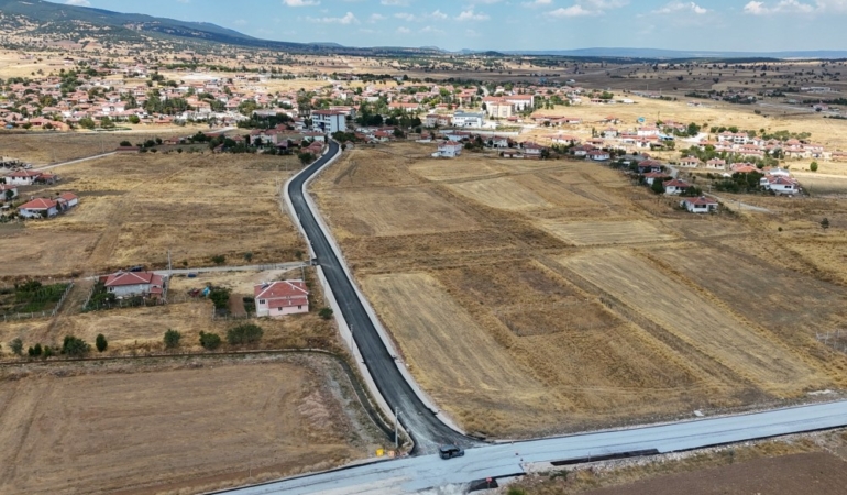BÜYÜKŞEHİR BELEDİYESİ HAN İLÇESİNDE YOL ÇALIŞMALARINI TAMAMLADI