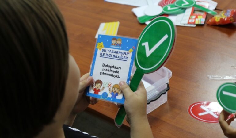 SU KAHRAMANLARI YAZ ATÖLYELERİNDE 372 ÇOCUKLA BULUŞTU