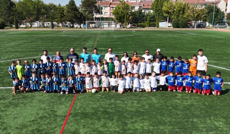 30 AĞUSTOS ZAFER BAYRAMI MİNİ MİNİKLER FUTBOL ŞENLİĞİ COŞKUYLA BAŞLADI