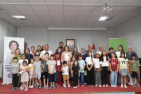 Ünlüce Alpu Eğitim Merkezi'nde kırtasiye setlerini teslim etti