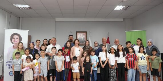 Ünlüce Alpu Eğitim Merkezi'nde kırtasiye setlerini teslim etti