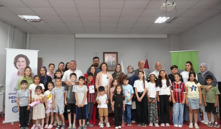 Ünlüce Alpu Eğitim Merkezi’nde kırtasiye setlerini teslim etti