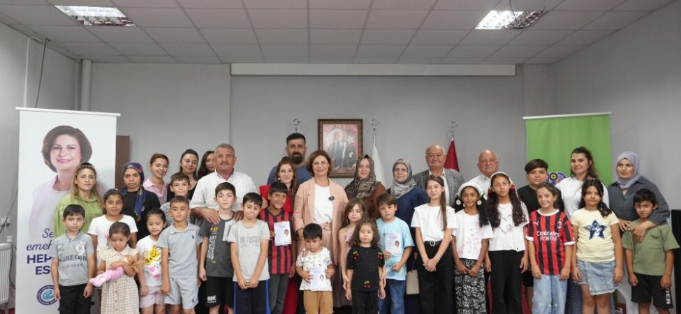 Ünlüce Alpu Eğitim Merkezi'nde kırtasiye setlerini teslim etti