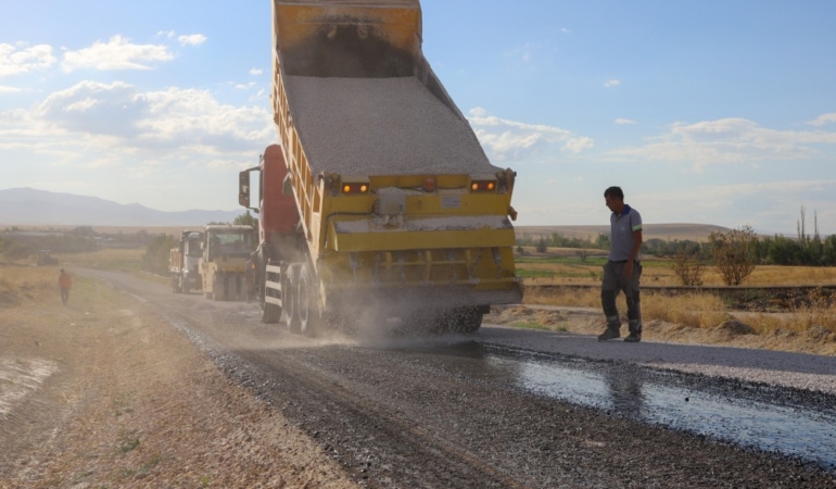 Büyükşehir Yol Ekipleri Günyüzü’nde Çalışmalarını Sürdürüyor