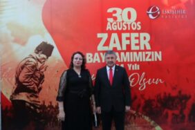 Valimiz Dr. Erdinç Yılmaz, 30 Ağustos Zafer Bayramı Kabul Töreni’nde Eskişehir’in Millî Mücadele’deki önemini vurguladı