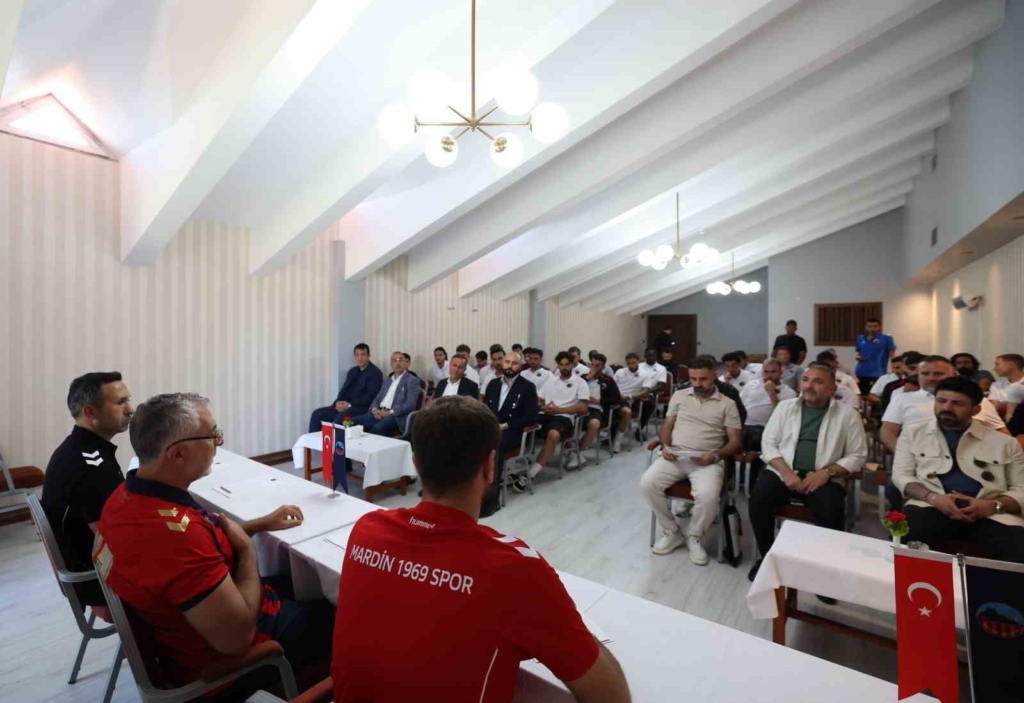 Bakan Işıkhan, Bolu kampındaki Mardin 1969 Spor’u ziyaret etti