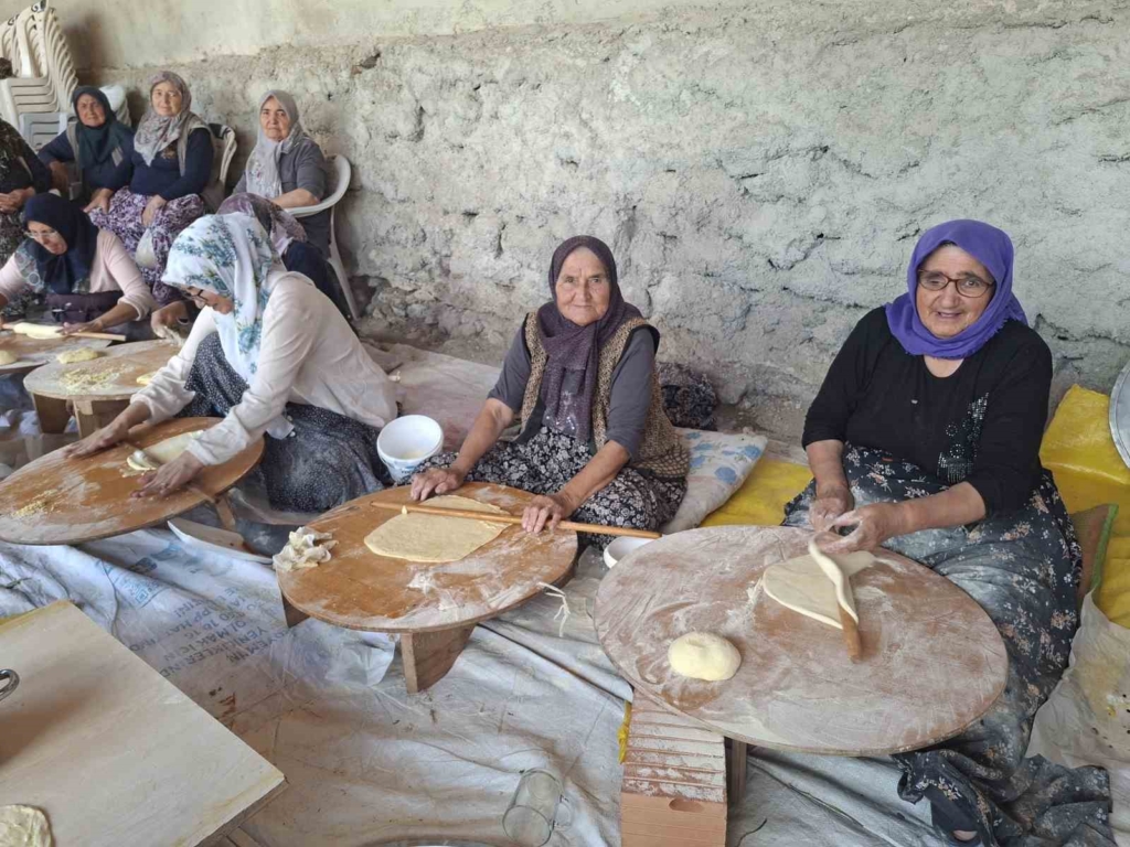 Gemiç mahallesi sakinlerinin geleneksel hale getirdikleri Gözleme Günü