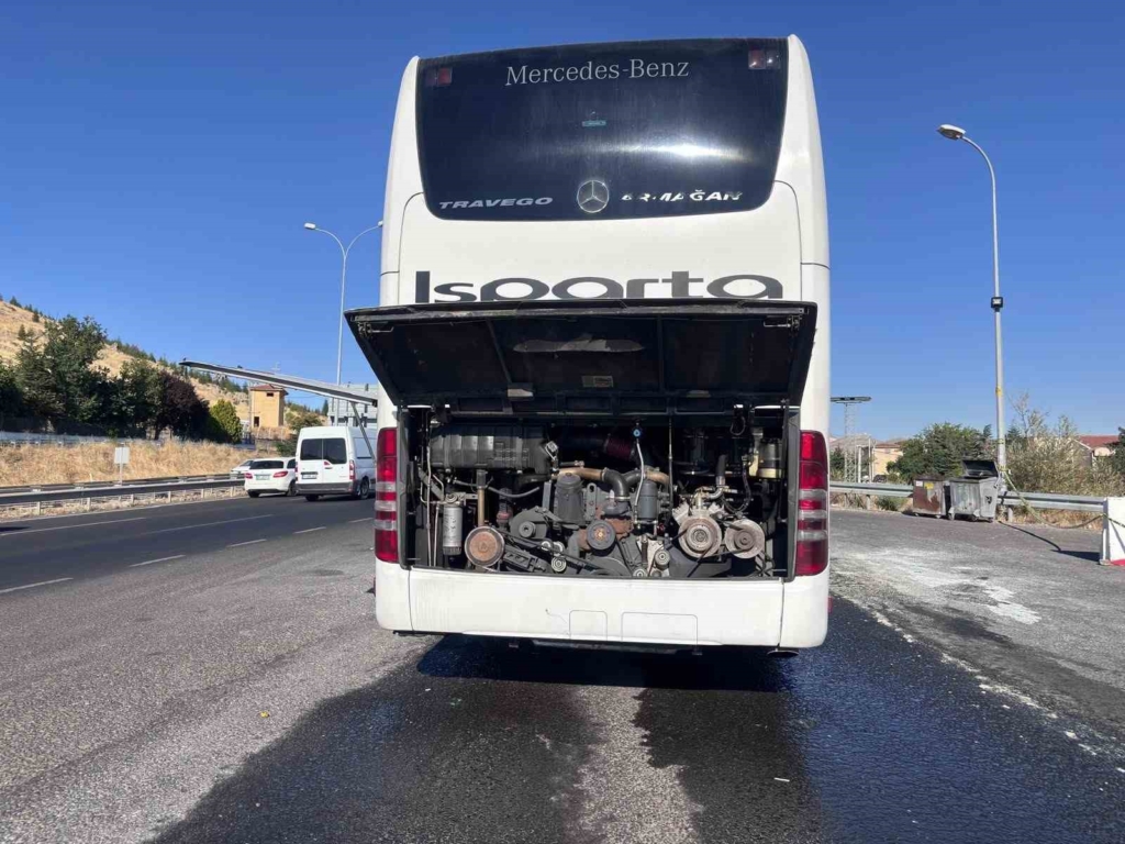 Eskişehir’de yolcu otobüsünde yangın çıktı, yolcular son anda tahliye edildi