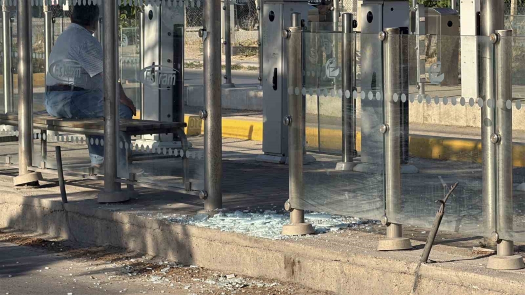 Eskişehir’de kontrolden çıkan motosiklet tramvay durağına daldı: 1 yaralı