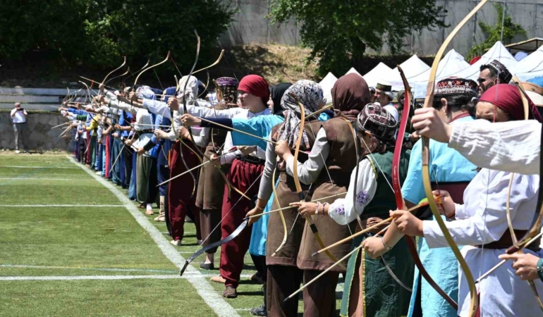 Kütahya’nın tarihi Ok Meydanı’nda 490 sporcu şampiyonluk için yarışıyor