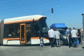 Eskişehir’de tramvay ile araç çarpıştı, seferlerde aksama yaşandı