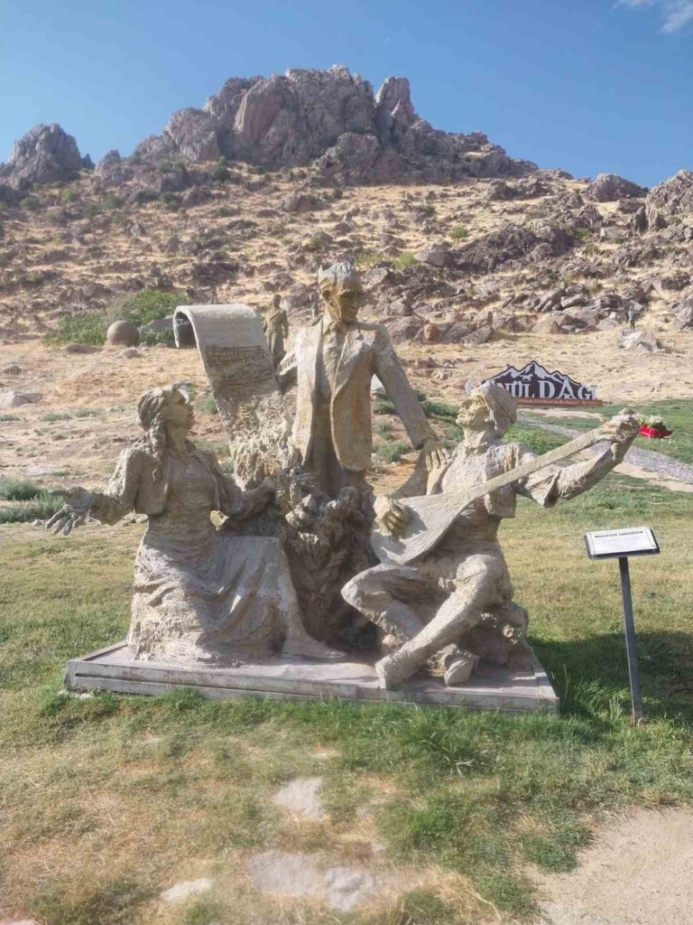 Sivrihisar’daki heykel müzesi turistlerin ilgisini çekiyor