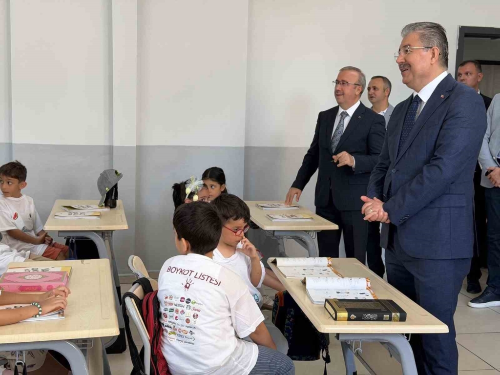 TÜGVA Eskişehir Yaz Okulu’na Vali Yılmaz’dan anlamlı ziyaret