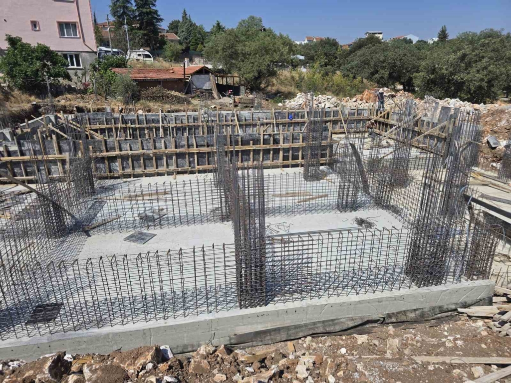 Orhaneli’de yarı olimpik yüzme havuzu temeli atıldı