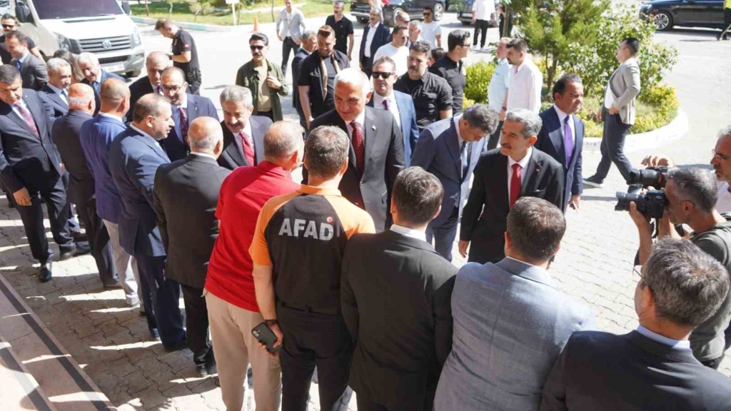 Bakan Ersoy: "Kütüphaneler artık yalnızca kitap okunan yerler değil araştırmanın, üretimin, inovasyonun ve kültürel gelişimin merkezi haline geldi"