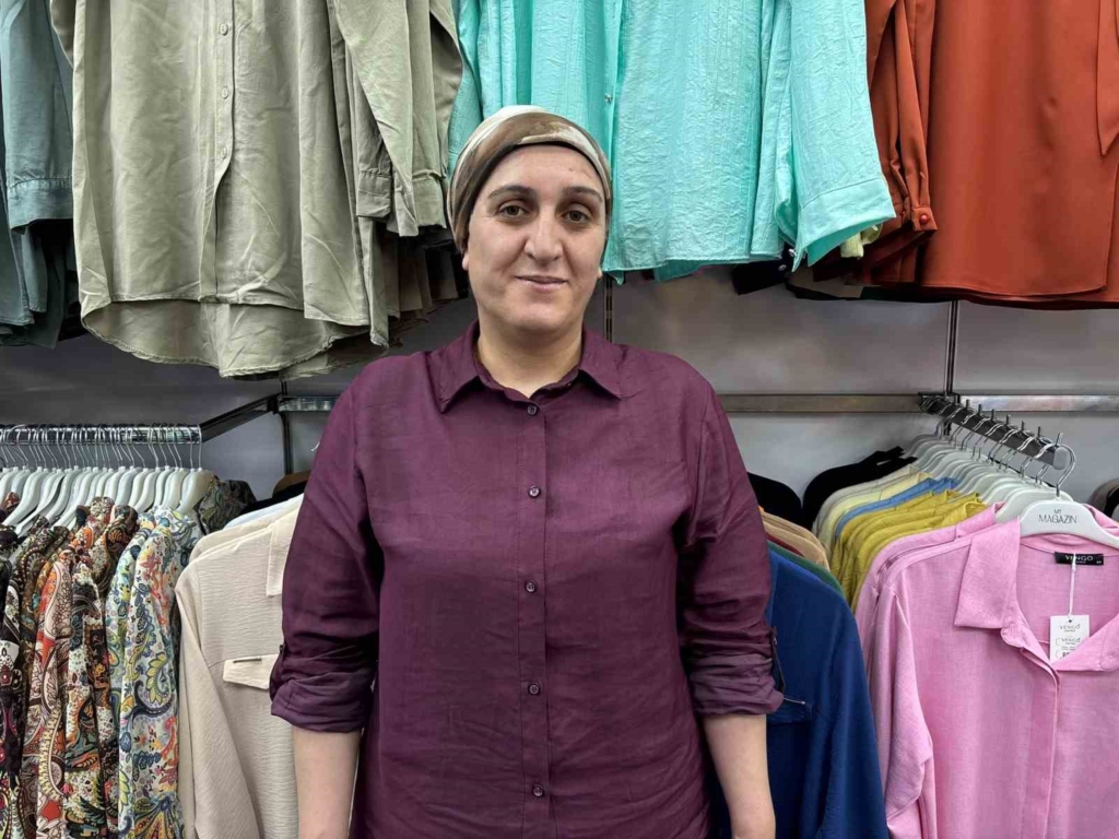 Sıcak havalarda koyu renk tercih eden vatandaşlara esnaftan uyarı