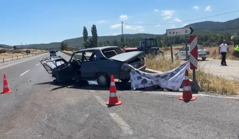 Kütahya’da iki otomobil çarpıştı: 1 ölü, 1’i çocuk 4 yaralı