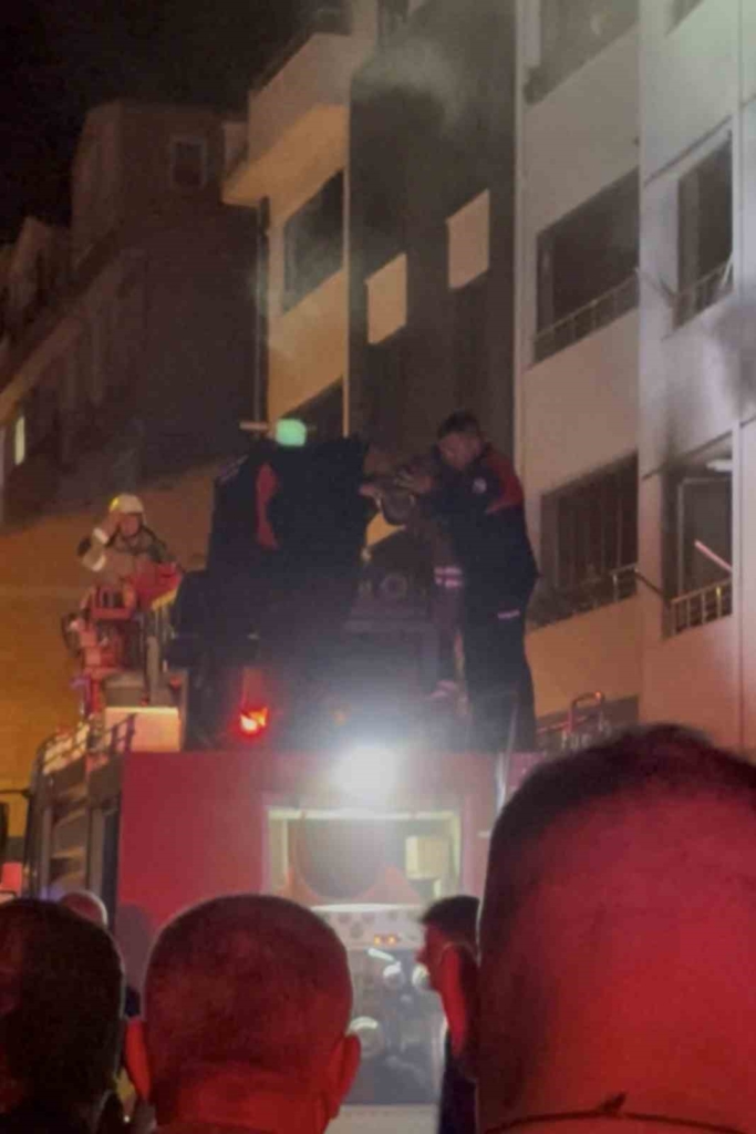 Tokat’ta apartman dairesinde yangın paniği: 4 kişi dumandan etkilendi