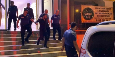 Düğünde çalınan şarkıyı beğenmeyen iki grup arası bıçaklı kavga: 3 yaralı