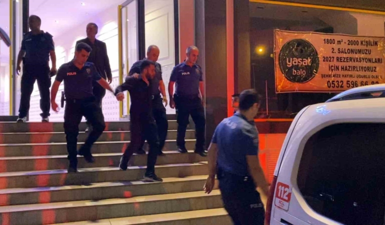 Düğünde çalınan oyun havası tartışması bıçaklı kavgaya dönüştü: 3 yaralı