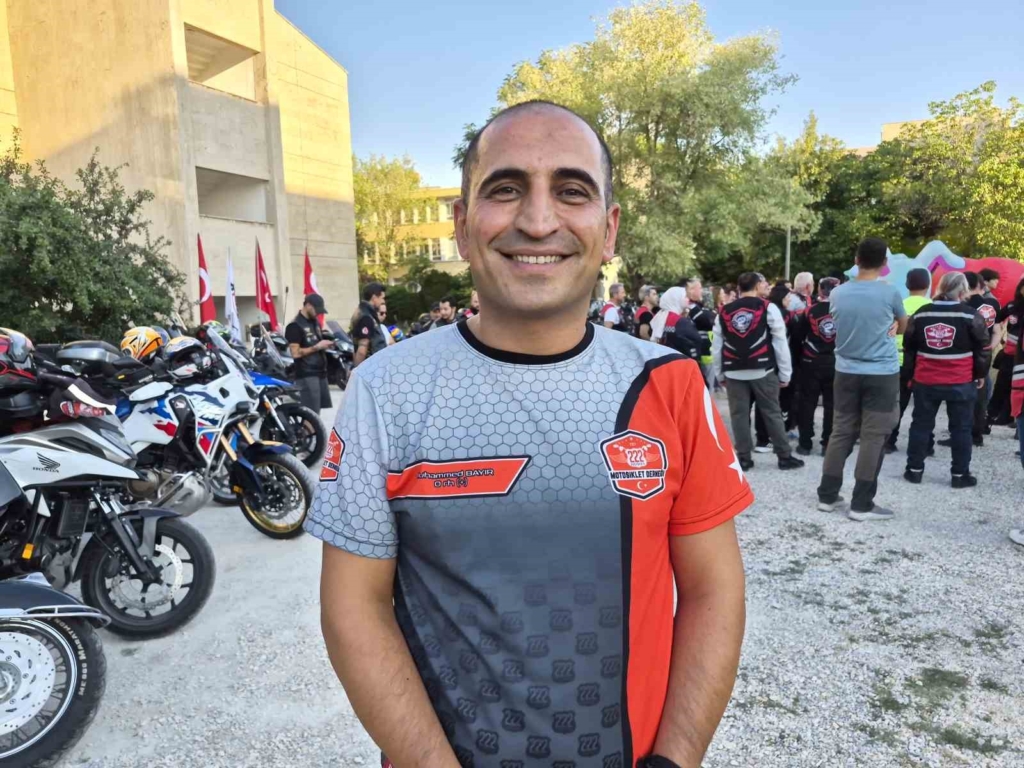 Motosikletlilerden onkoloji servisindeki çocuklara sürpriz
