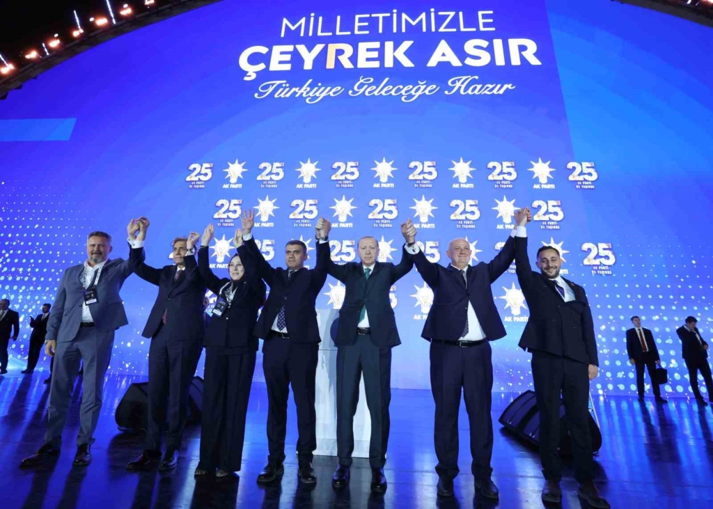 Cumhurbaşkanı Erdoğan: "Allah ömür ve sağlık verirse daha nice yıllar Türkiye’ye hizmet mücadelesi içinde olacağım"