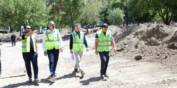 Başkan Erol, Kestel’in kalbi Aile Parkı’ndaki çalışmaları inceledi
