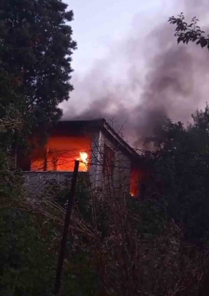 Karabük’te iki katlı evde yangın