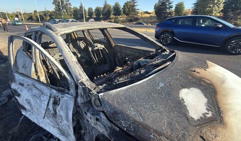 Eskişehir Çevre Yolu’nda otomobil yangını: 3 kişi yaralandı