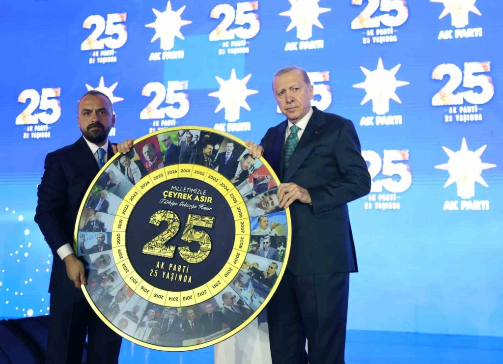 Cumhurbaşkanı Erdoğan: "Allah ömür ve sağlık verirse daha nice yıllar Türkiye’ye hizmet mücadelesi içinde olacağım"