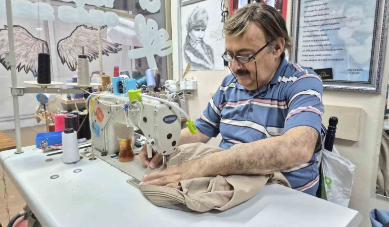 46 yıllık terzi, kalitesiz kumaşlar nedeniyle dikimi bırakıp tadilata yöneldi