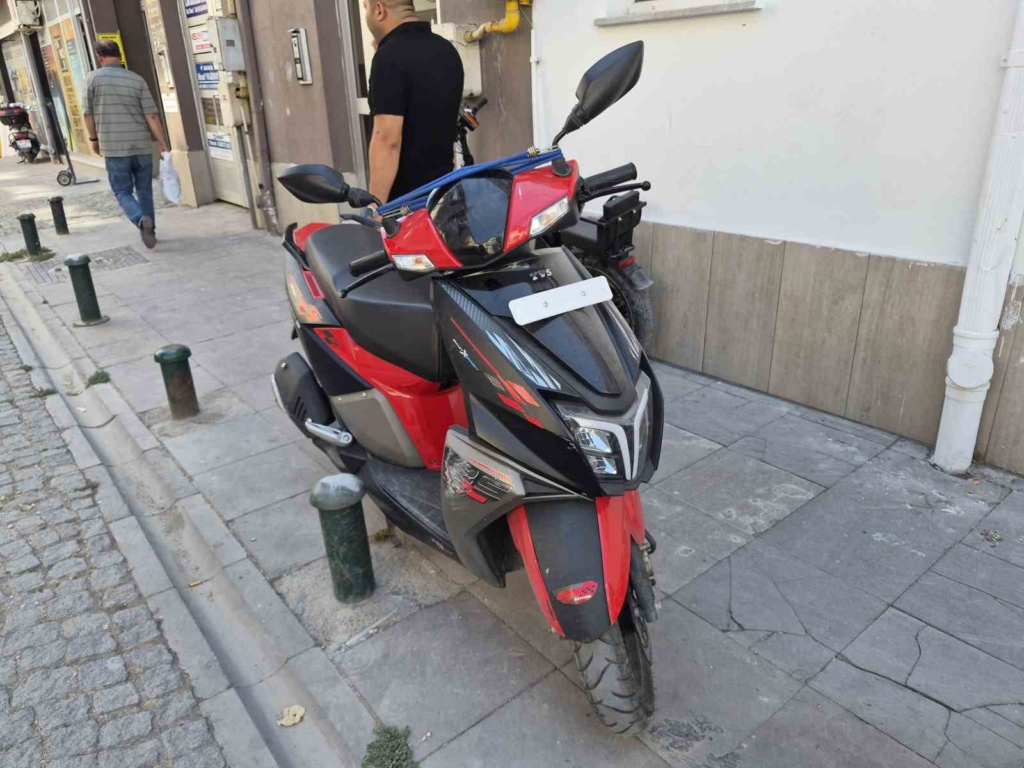 Kaldırımlar otoparka döndü
