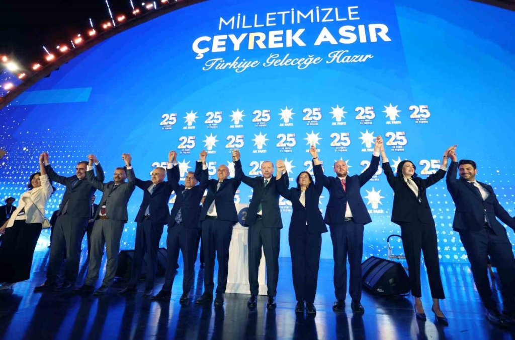 Cumhurbaşkanı Erdoğan: "Allah ömür ve sağlık verirse daha nice yıllar Türkiye’ye hizmet mücadelesi içinde olacağım"