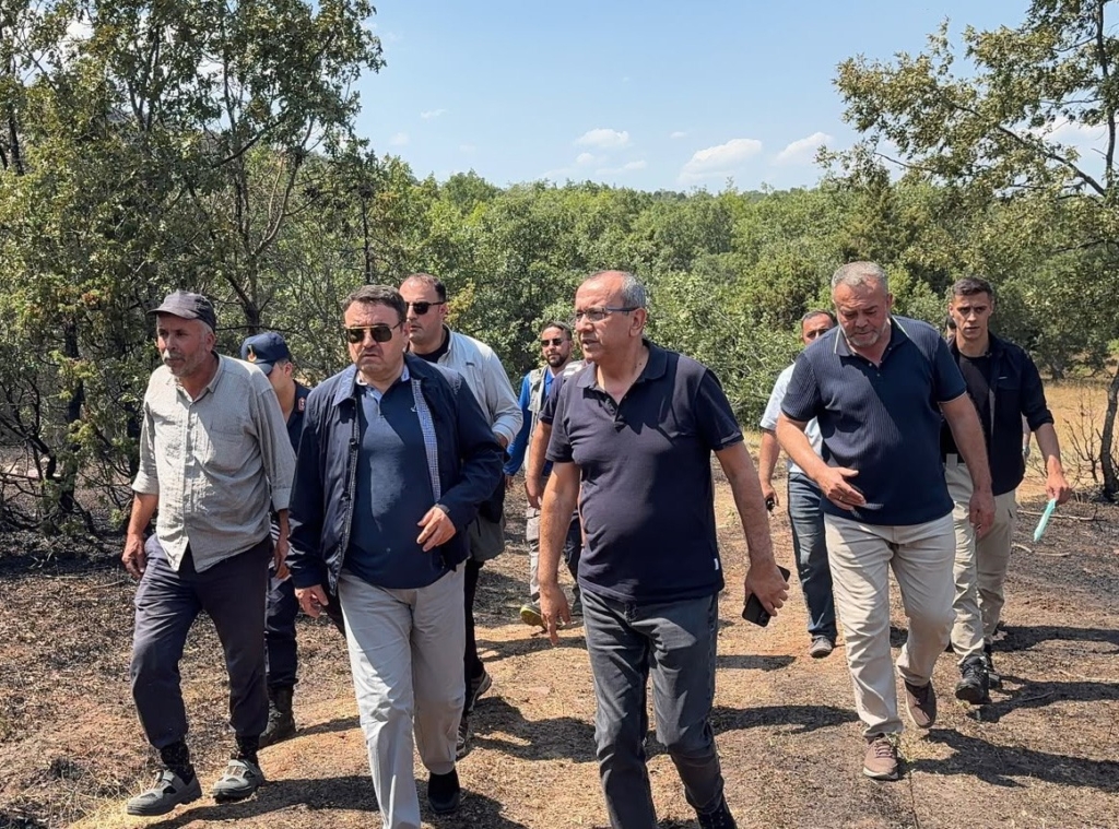 Kütahya’da ekinleri yanan köylülere Vali Işın’dan destek sözü