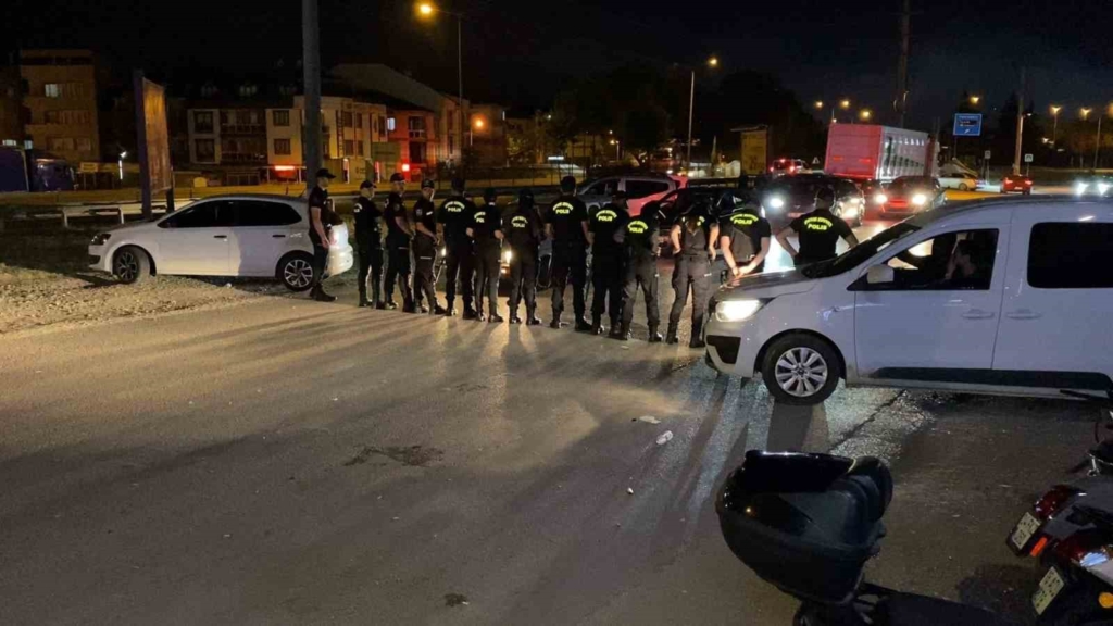 Düğünde çalınan şarkıyı beğenmeyen iki grup arası bıçaklı kavga: 3 yaralı